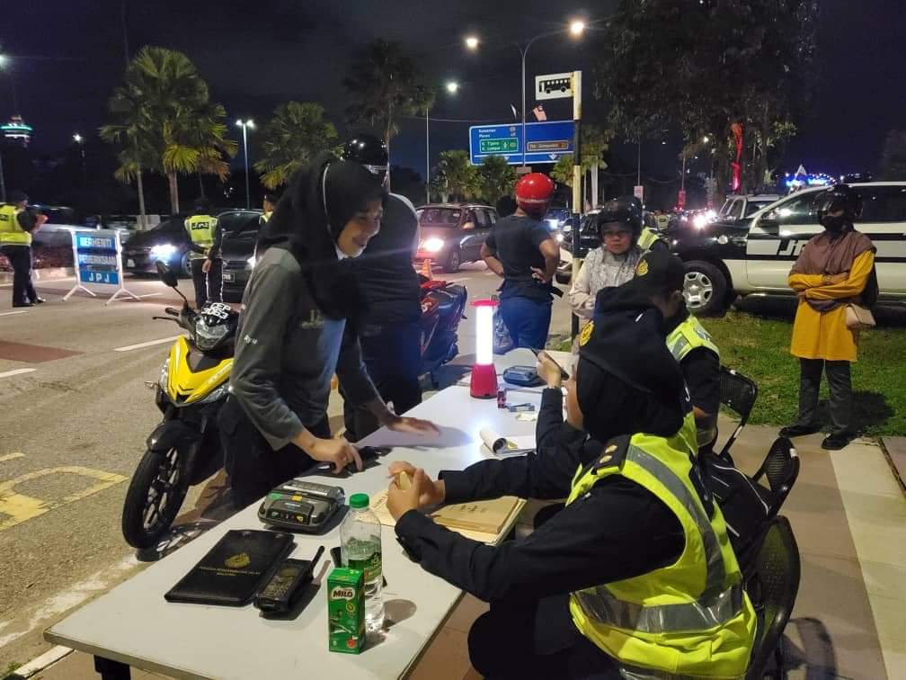 75 notis dalam Ops Pengarah JPJ Pahang 2 75 notis dalam Ops Pengarah JPJ Pahang 3